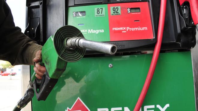 Recortan a la mitad estímulo fiscal a la gasolina Magna tras acuerdo de tope en precio